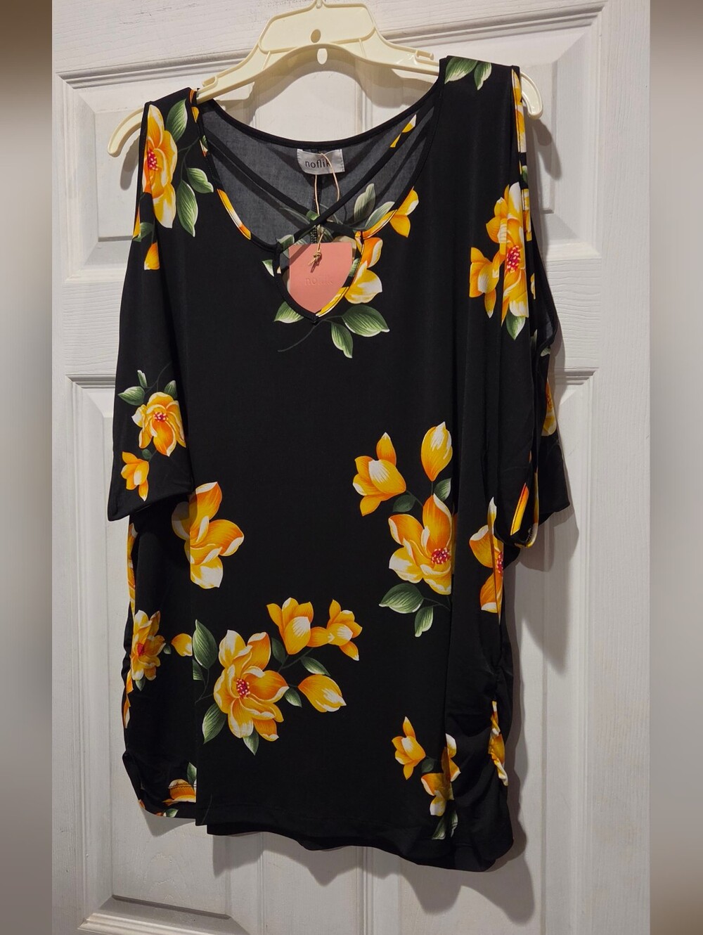 NOFLIK COLD SHOULDER TOP